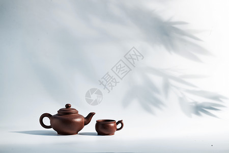 大叶子元素竹子阴影下的茶具瓷器背景