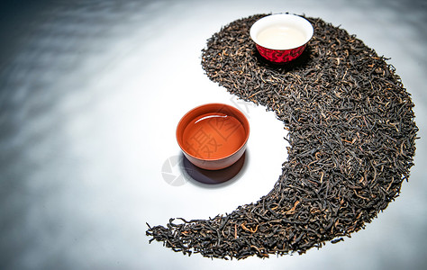 传统文化茶叶和茶杯组成的太极图案高清图片