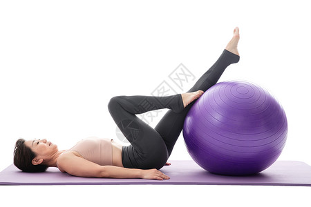 松弛下垂中年女人练习瑜伽背景