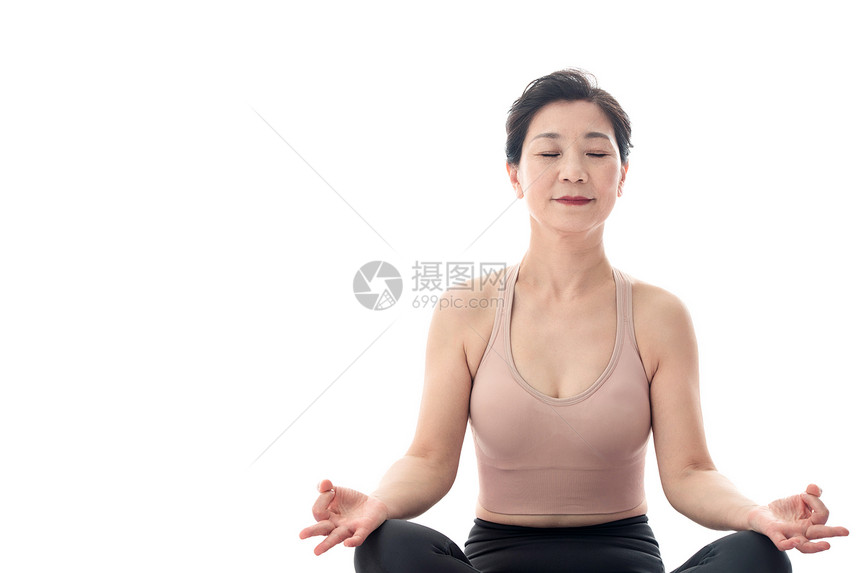 练瑜伽的中老年女士图片