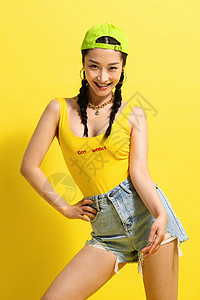 开心亚洲人快乐自信的年轻女孩图片