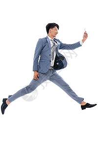 视频夸张乐趣拿着手机奔跑跳跃的商务男士图片