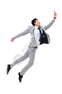 互联网奔跑东方人网络社交快乐拿着手机奔跑跳跃的商务男士背景