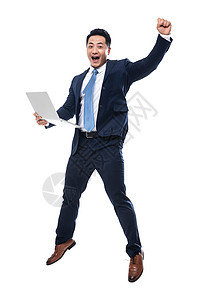 有趣的户内留白拿着笔记本电脑兴奋的商务男士图片