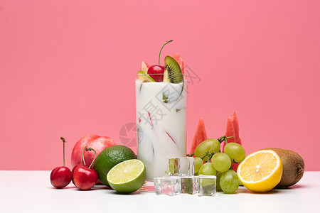 纯天然樱桃水果酸奶杯和水果背景