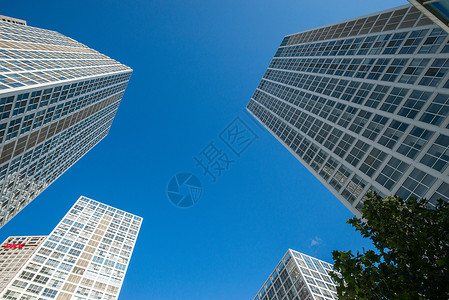 地产蓝蓝天下的北京城市建筑背景