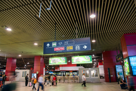 空心向左箭头首都门口城市生活北京公交和地铁站背景