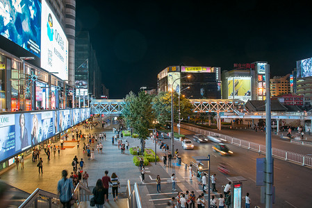 故障运动海报北京西单商业街背景