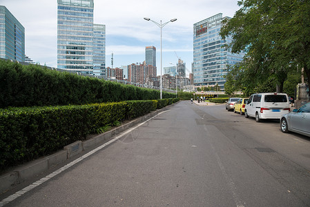 商场繁荣北京的城市街道和高楼商场背景