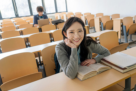 梦想彩色图片休闲装大学生在教室里学习图片