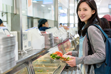 大学生在食堂里用餐高清图片