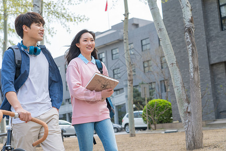 成年人青年文化亚洲人大学生情侣在校园里图片