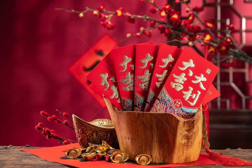 传统庆典摄影礼物红包和金元宝图片