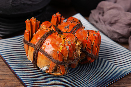 中华大闸蟹美食蒸好的螃蟹放在盘子里背景