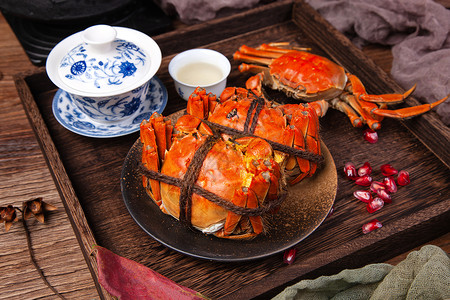 中华大闸蟹美食蒸好的螃蟹放在托盘里背景