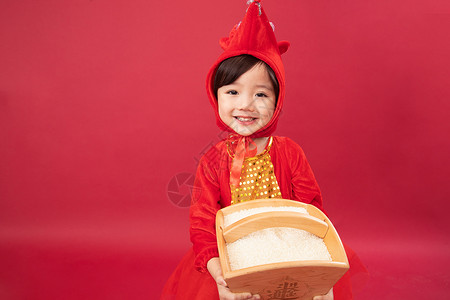 抱着寿桃的老鼠丰收老鼠幸福抱着一斗米的可爱小男孩背景