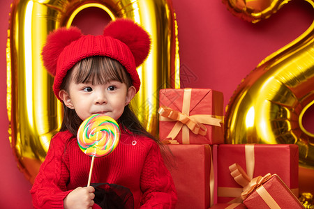 2个糖果素材2岁到3岁过年欢乐过新年的小女孩吃棒棒糖背景