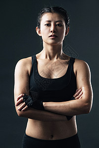 年轻的健身女教练的肖像图片