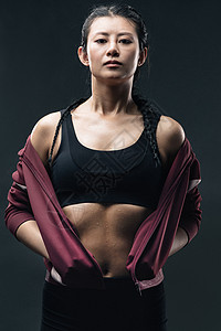 女腹肌塑肌训练年轻的健身女教练的肖像背景