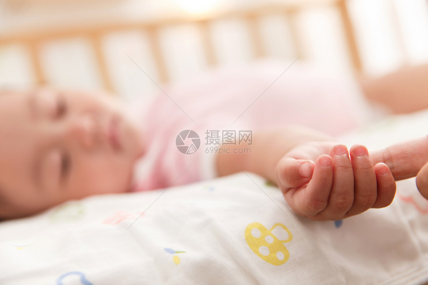住宅内部女婴安全宝宝睡觉图片