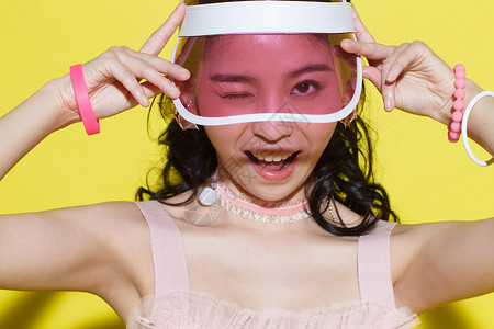成年人东亚仅一个人快乐的年轻女人图片