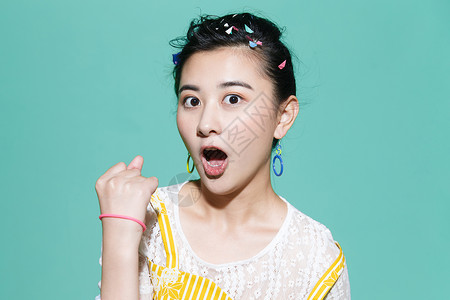 亚洲人肖像亚洲激动的年轻女人图片