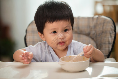 宝宝吃饭小孩不爱吃饭高清图片