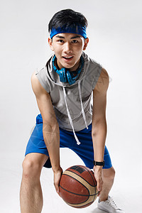 篮球表情欢乐彩色图片t恤一个年轻的大学男生背景