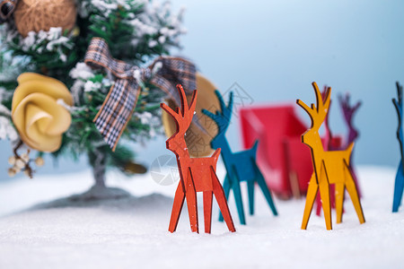 树鹿动物形象圣诞节静物图片