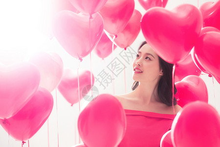 幸福时尚心形青年女人和气球图片