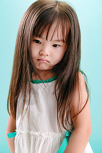 小孩愤怒表情包小女孩生气的可爱表情背景