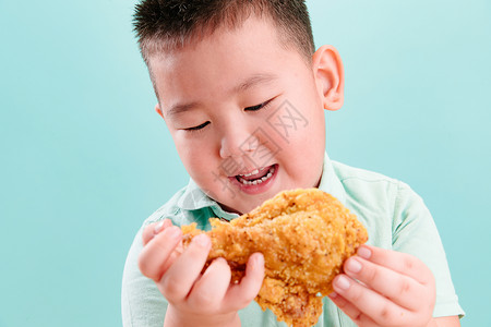 好好吃表情摄影渴望单纯可爱的小男孩吃炸鸡背景