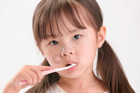 5个人天真牙刷4岁到5岁小女孩刷牙背景