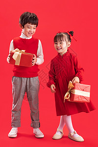 传统文化影棚拍摄发髻拿着礼物的小朋友过新年背景图片