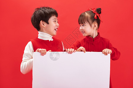 传统文化传统庆典不看镜头两个小朋友拿着白板图片