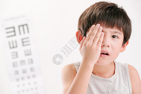 蒙眼摄影医学检测纯洁小男孩测视力背景
