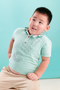 摄影单纯愉悦小男孩的可爱表情童年高清图片素材
