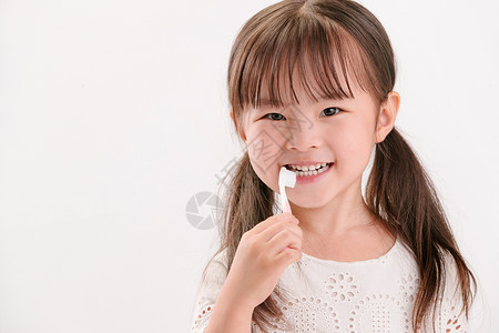 清新4岁到5岁个人护理小女孩刷牙图片