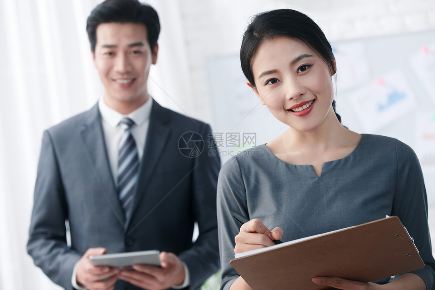 商务关系亚洲人白昼青年商务男女在办公图片