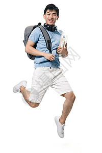 T恤短裤背景分离步行彩色图片一个年轻的大学男生背景