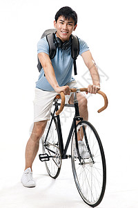 骑自行车的学生背景分离青年青年文化年轻的大学生骑自行车背景