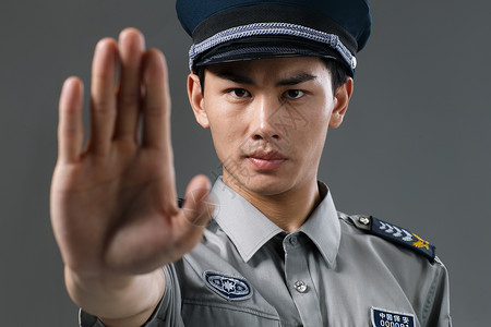 服务业职位青年男保安高清图片