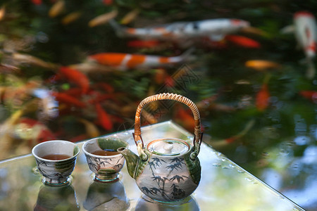 夏天艺术字免抠夏日池塘边的茶具背景