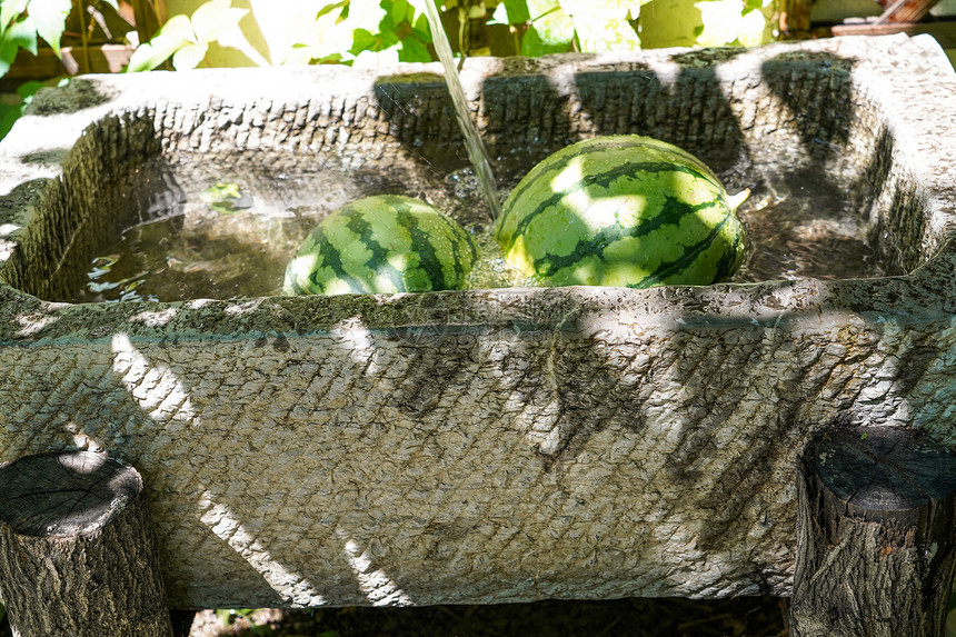 夏日解暑的西瓜图片