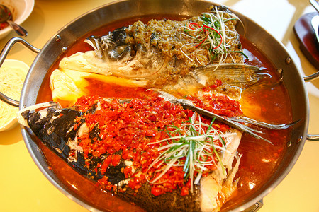 中华美食美食色彩鲜艳剁椒鱼头高清图片