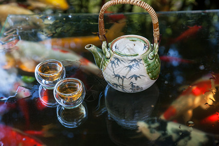 鱼缸元素清新池塘边的茶具背景