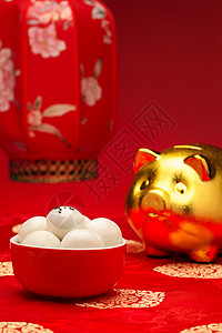 抱着汤圆的猪元宵节春节传统庆典元宵背景