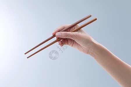 手拿筷子背景图片