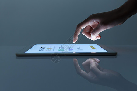 手势控制数码科技使用平板电脑背景