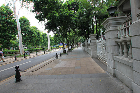 马路栏杆广州沙面城市建筑背景